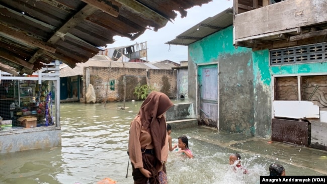 Perubahan Iklim Membuat Banjir Rob Makin Sering Terjadi, Ini Dampaknya untuk Anak-anak