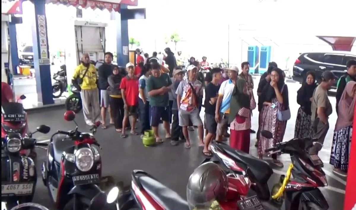 Presiden Perintahkan Menteri ESDM Bahlil Lahadalia Kembali Aktifkan Pengecer LPG 3 Kg