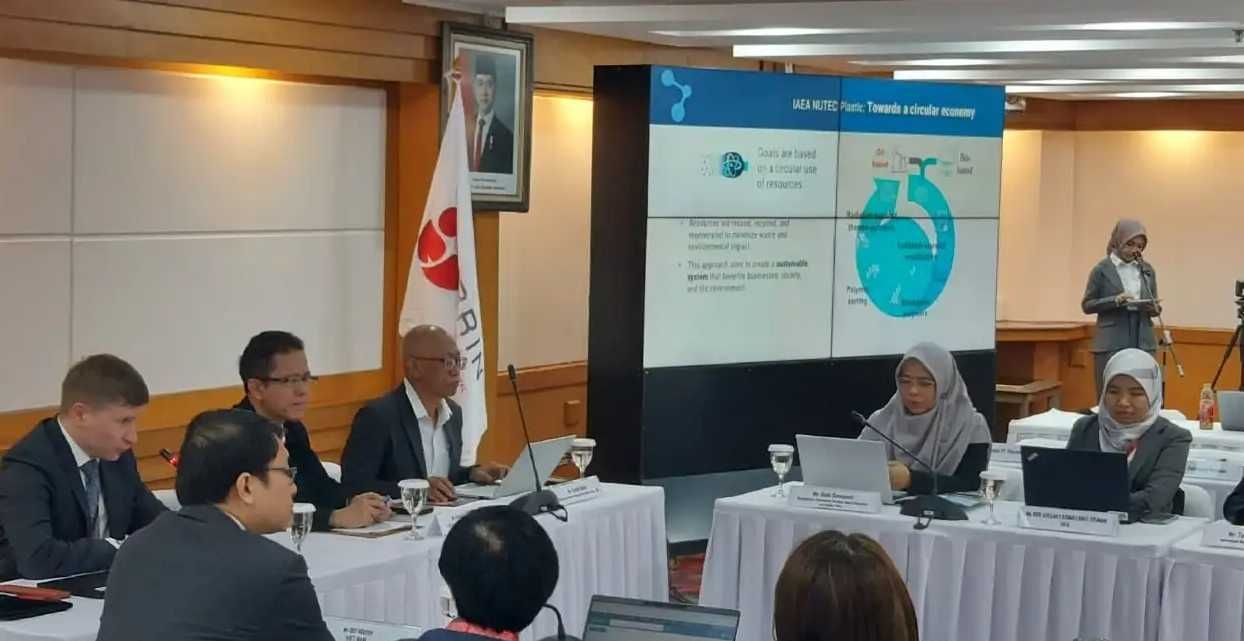 BRIN dan IAEA Kembangkan Penggunaan Teknologi Radiasi dalam Pengolahan Limbah Plastik