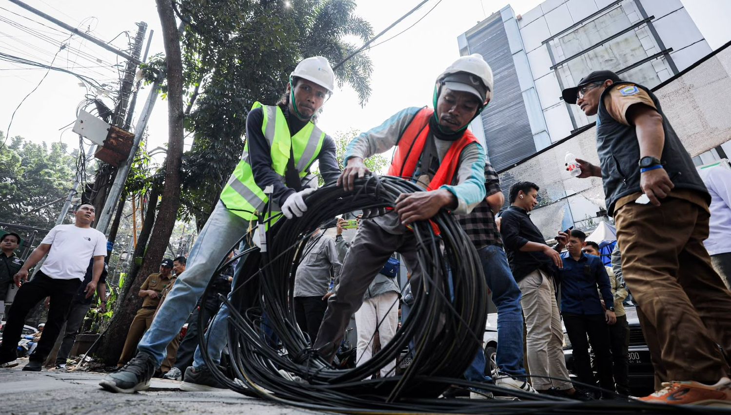 Penataan Kabel Udara di 85 Ruas Jalan di Kota Bandung Ditargetkan Rampung Akhir 2026