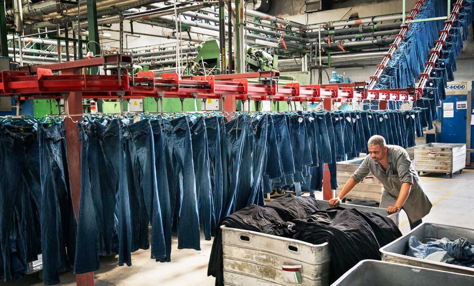 Banyak Tangan yang Terlibat dalam Produksi Celana Jeans: Prinsip Keberlanjutan Harus Ada di Setiap Rantai Produksinya