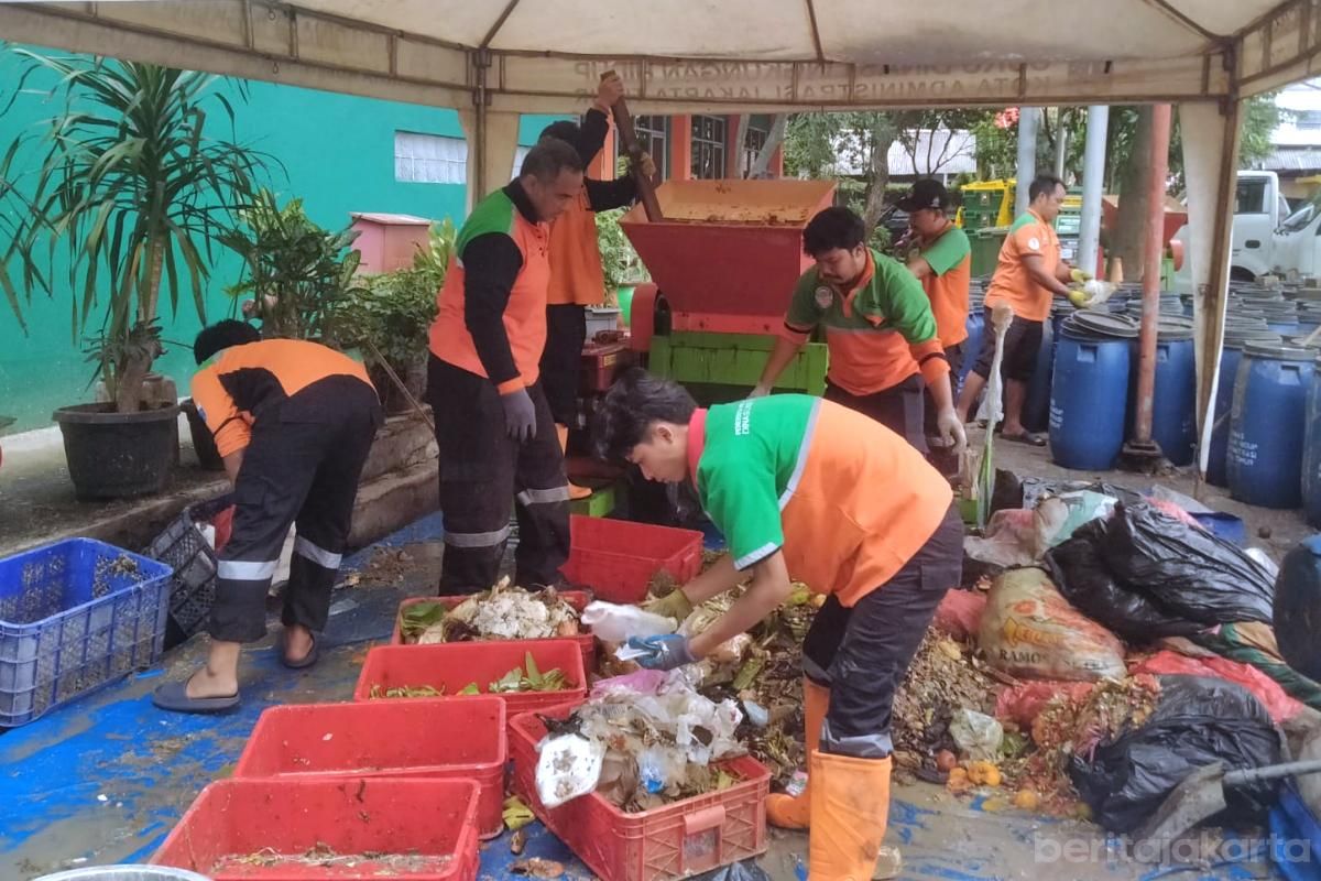 Mengintip Pengolahan Sampah Organik Jadi Maggot di Jakarta Timur