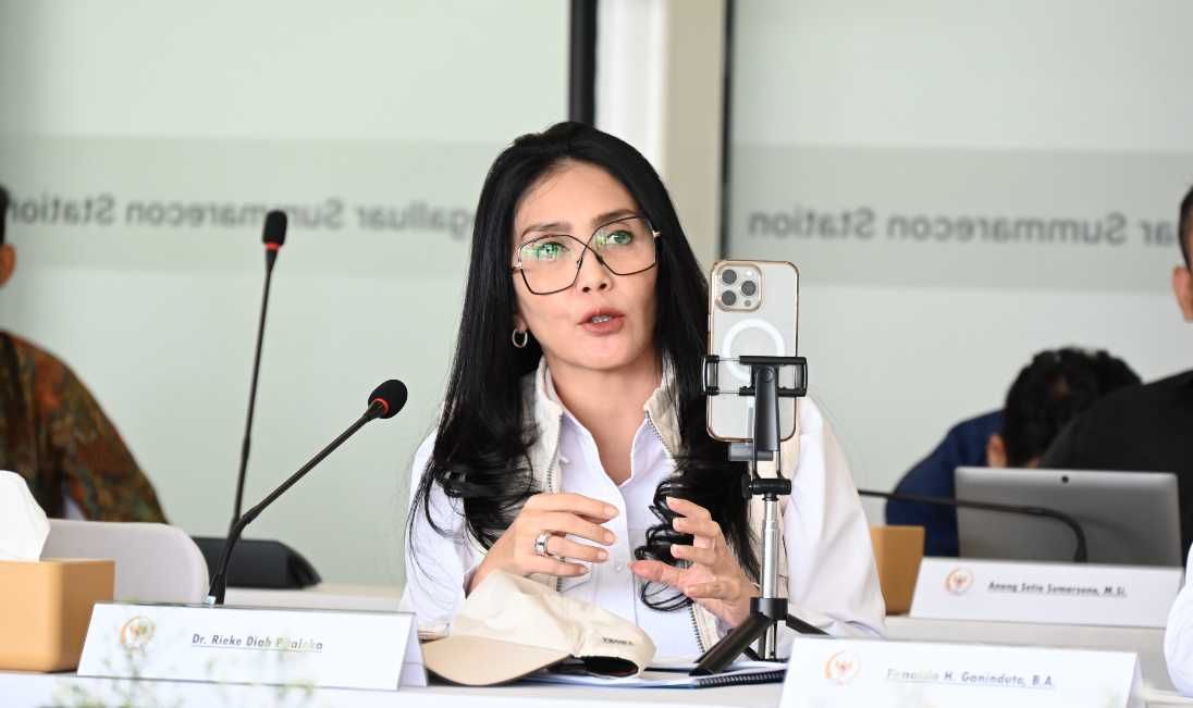 Rieke Diah Pitaloka: Renegoisasi Kereta Cepat Whoosh Harus Perkuat Sistem Perkeretaapian Nasional