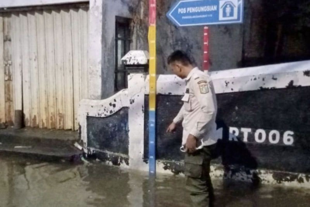 Hujan Sedang hingga Lebat Akibatkan Enam Ruas Jalan di Jakarta Tergenang