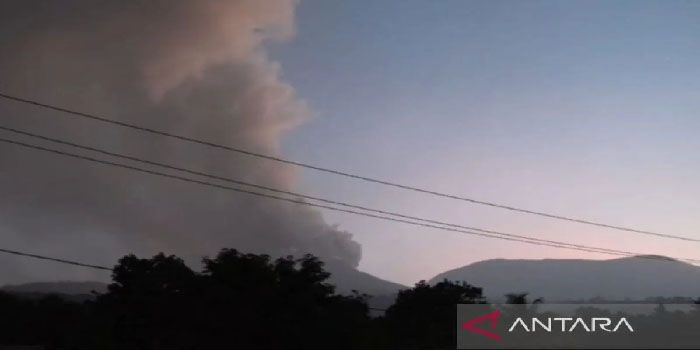 Aktivitas Gunung Lewotobi Laki-laki Kembali Meningkat