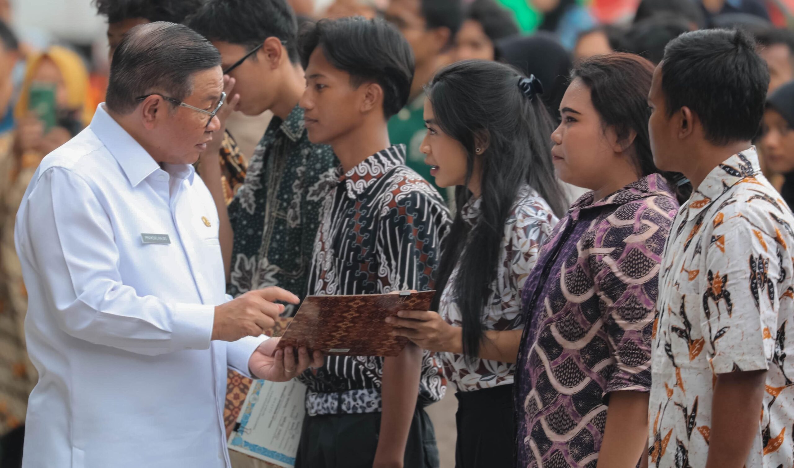 Sebanyak 2.753 peserta didik di Jakarta Terima Pemutihan Ijazah Tahap V