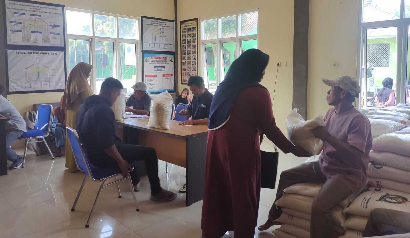 Beredar di Medsos Masyarakat Tidak Akan Menerima Bansos Selama Setahun Penuh, Ini Penjelasannya