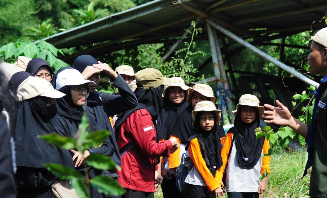Tunas: Upaya Komunitas Tumbuh Pohon Nusantara Merawat Kali Angke