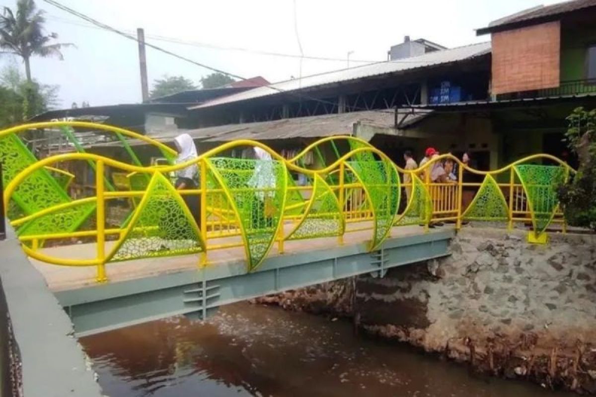 Setelah Puluhan Tahun Terpisah, Kini Kampung-kampung di Jakarta Selatan Terhubung oleh Jembatan