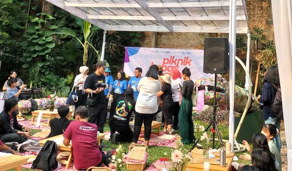 Praktek Guna Ulang Lewat Challenge Jajan Bebas Plastik
