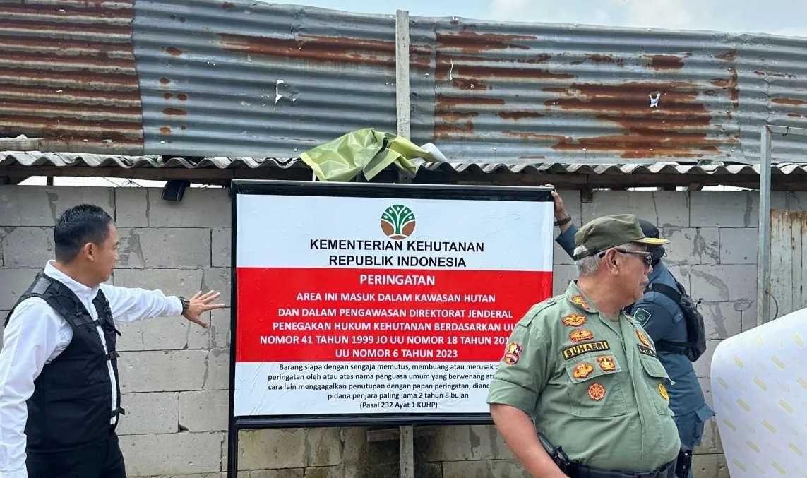 Kemenhut Temukan 5 Lokasi Pembuangan Sampah Ilegal di Dalam Hutan di Karawang