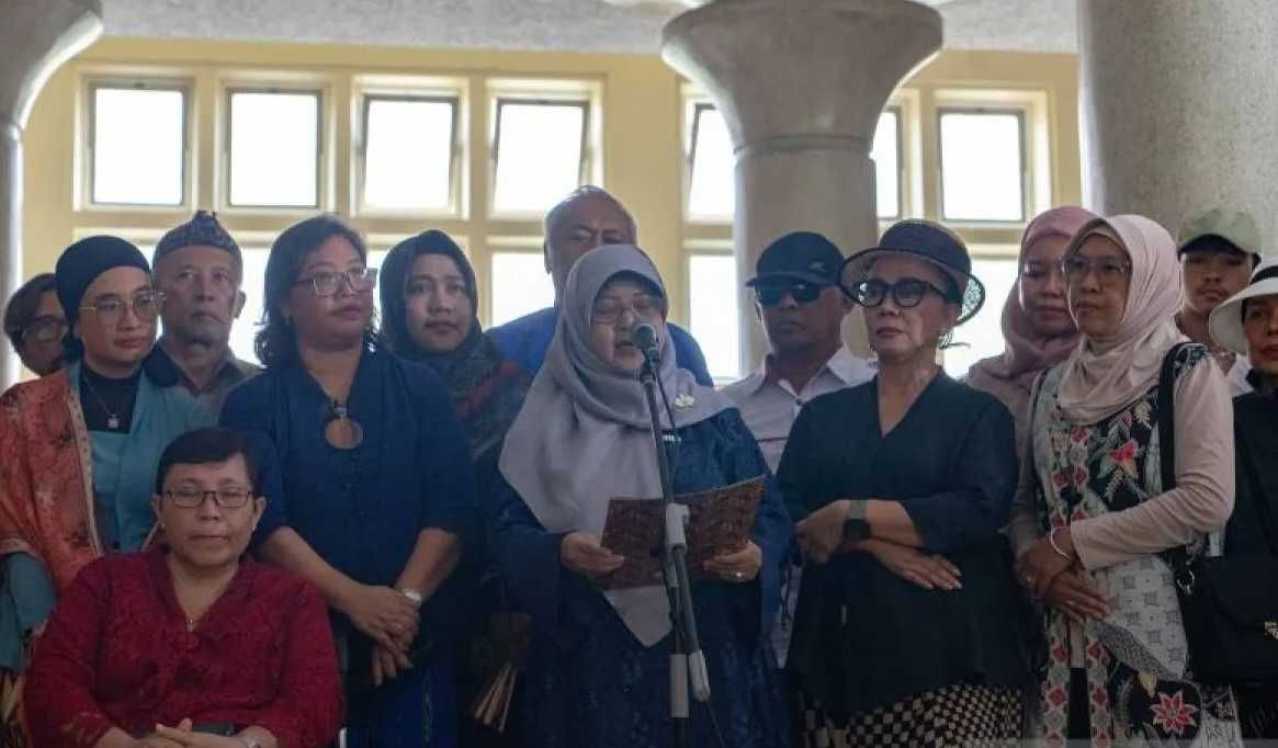 Gelar Aksi Kawal MK, Aktivis Perempuan dan Guru Besar UGM Sebut Penegakan Hukum Indonesia Cenderung Memihak Penguasa