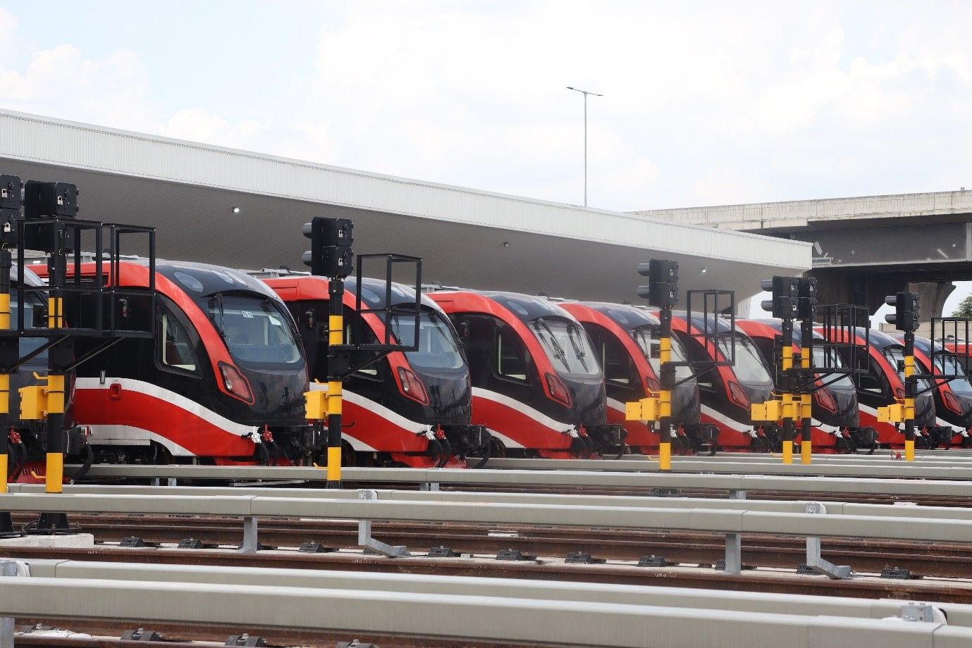 LRT Jabodebek Mulai Layani Penumpang Besok, Tarif Termurah Rp 7100