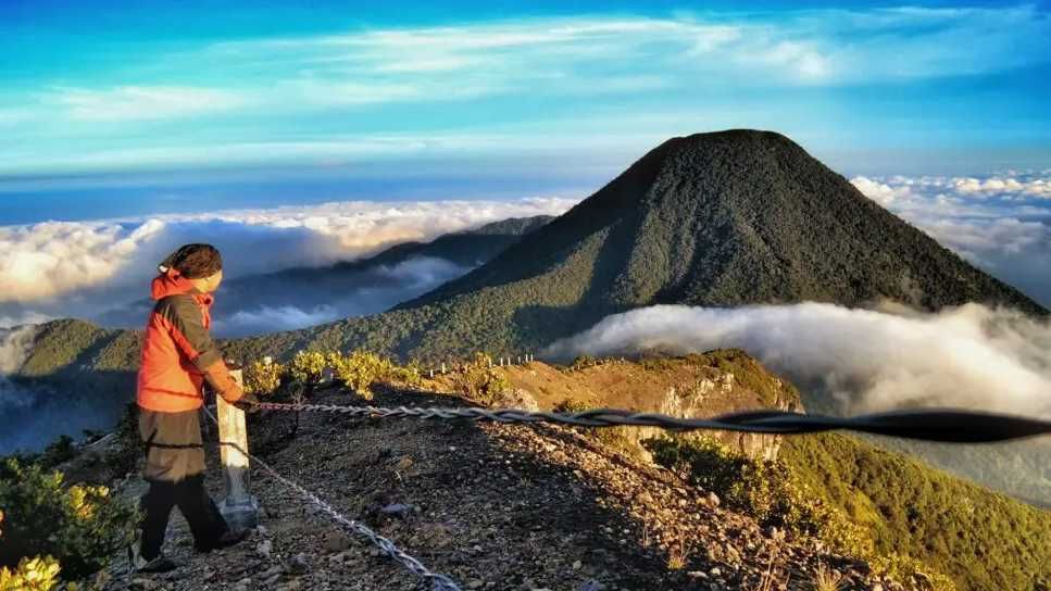 Penutupan Kawasan Gunung Gede Pangrago Diperpanjang hingga 13 April