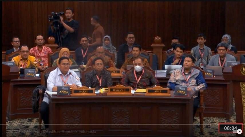 Sidang Sengketa Hasil Pilpres 2024: Hakim MK Minta KPU Jelaskan Anomali Data di Sirekap
