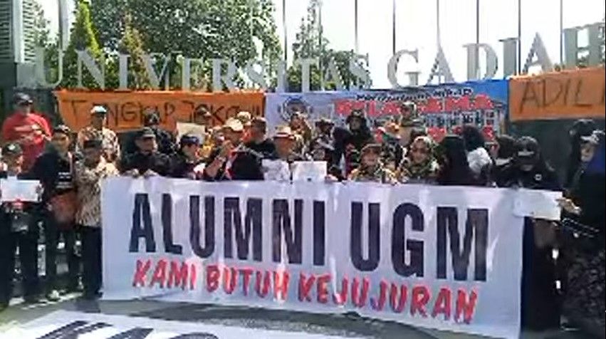 Aksi Relagama Bergerak: Tuntut Rektor UGM Bersikap Jujur Terkait Dugaan Ijazah Palsu Jokowi