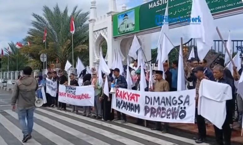 Banjir Sumatera: Masyarakat Sipil Gelar Aksi Kibarkan Bendera Putih Desak Penetapan Status Bencana Nasional
