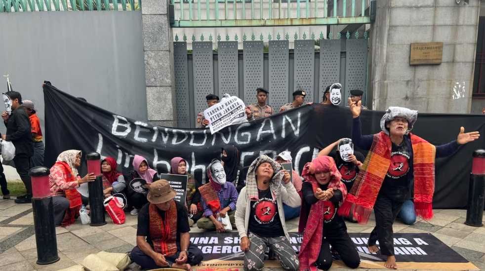 Berunjukrasa di Depan Kantor Kedubes China, Warga Dairi Desak Pemerintah China Batalkan Pendanaan Proyek Tambang