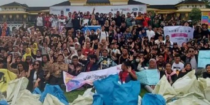 Ribuan Relawan Sumut Bersihkan Sampah di World Clean Up Day2023