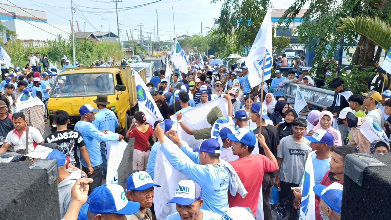 Ribuan Nelayan dan Perempuan Nelayan Gelar Aksi Damai Menolak Reklamasi di Belawan