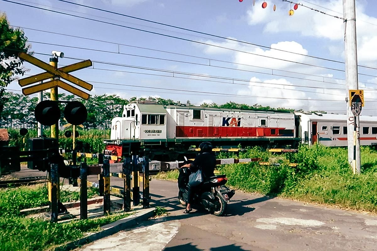 Jadi Titik Rawan Perjalanan Kereta Api, Ratusan Perlintasan Sebidang Ditertibkan