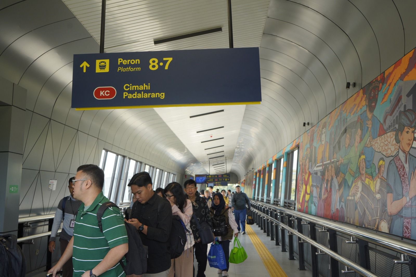 Skybridge Bandung Mulai Diujicobakan: Memudahkan Pengguna Kereta Cepat Whoosh