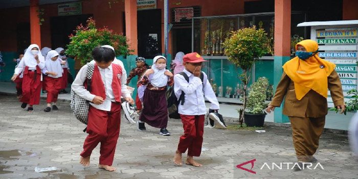 Komisi X DPR Dorong Pendidikan Dasar Gratis di Seluruh Indonesia