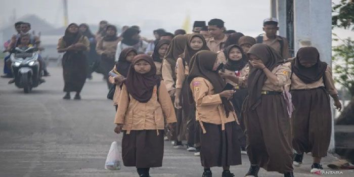 Palembang Diselimuti Kabut Asap, Jam Sekolah Berubah