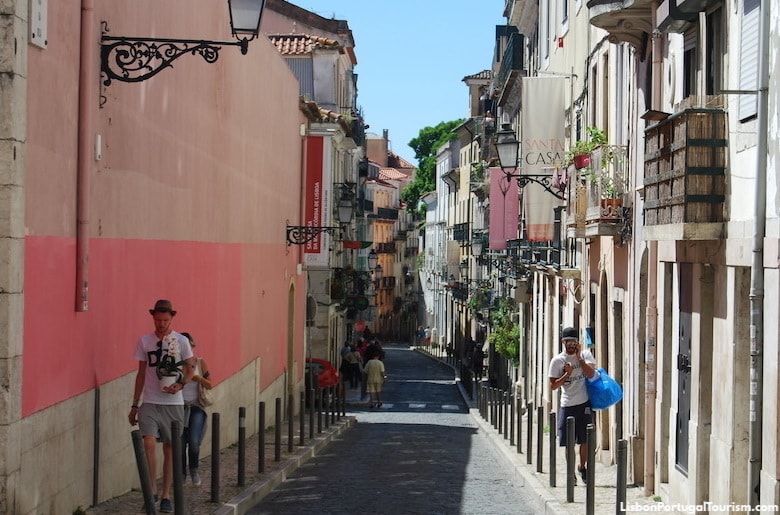 Upaya Kawasan Wisata Bairro Alto Lisabon, Portugal Terbebas dari Plastik Sekali Pakai