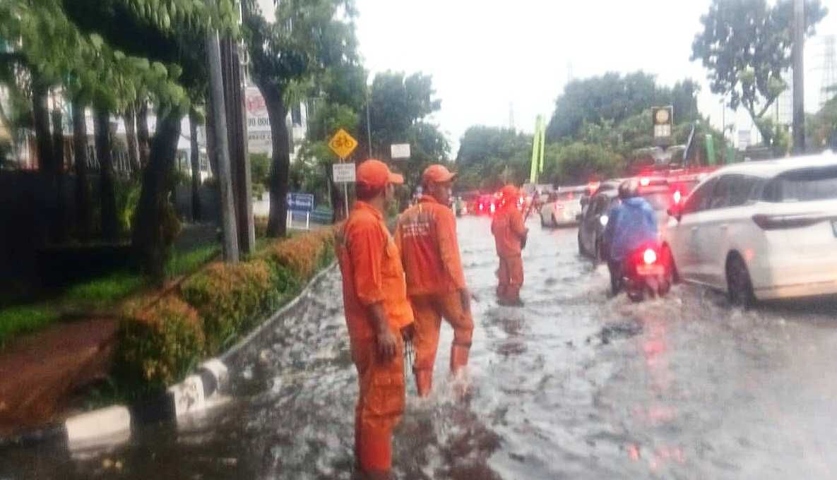 Operasional Transjakarta Terdampak Kemacetan Akibat Banjir di Sejumlah Titik