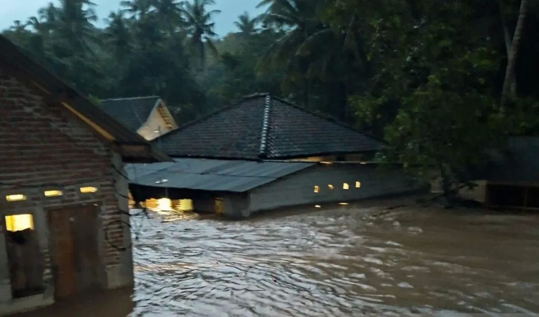Cuaca Ekstrem Picu Banjir di Sejumlah Kota di Jawa dan NTB, 1 Orang Meninggal