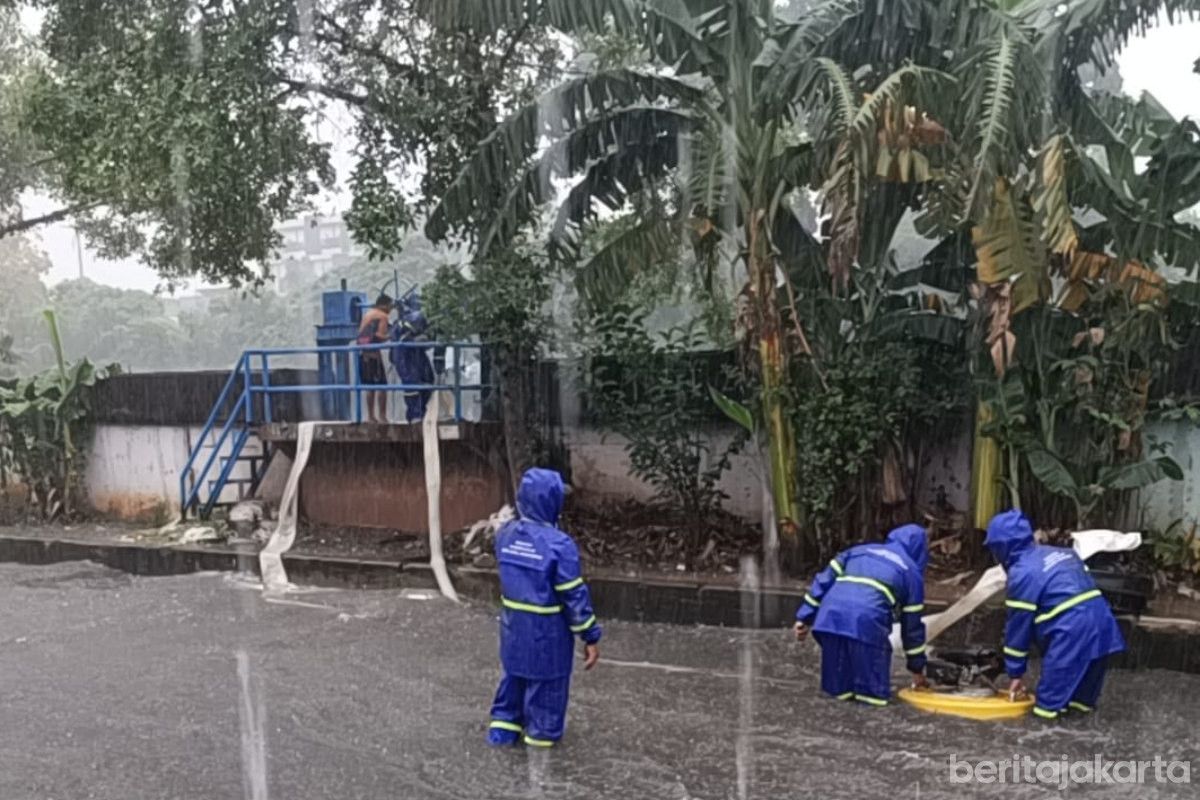 Hujan Deras Picu Banjir di 132 RT di Jakarta