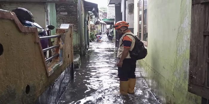Banjir Hingga 1 Meter di Wilayah Malang, Diduga Saluran Drainase Tersumbat Sampah