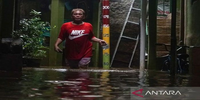 Dua Wilayah di Jakarta Berpotensi Hujan Disertai Petir Serta Angin Kencang, BMKG Imbau Warga Waspada Banjir dan Pohon Tumbang  