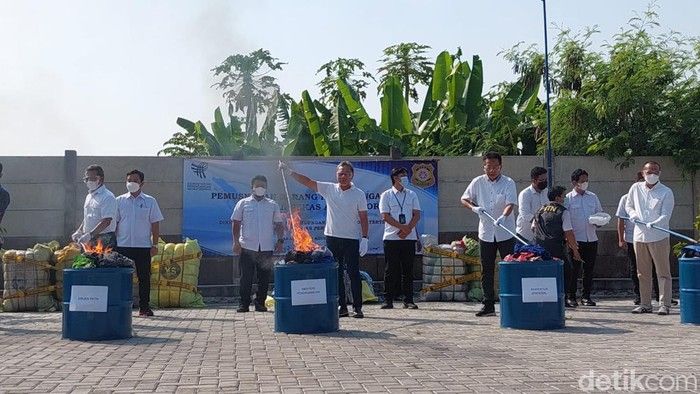 DPR: Larangan Thrifting Harus Dibarengi Penertiban di Bea Cukai