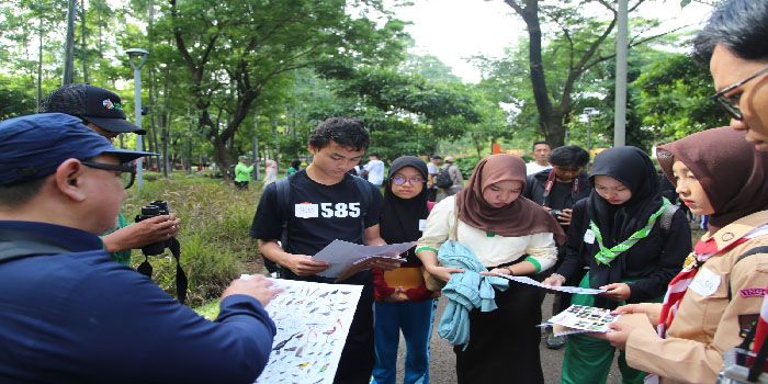 Puluhan Siswa Identifikasi Satwa di Tebet Eco Park, Temukan Burung Hampir Punah