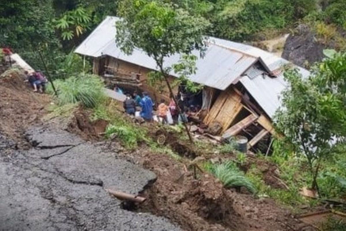 Cuaca Ekstrem Picu Banjir dan Tanah Longsor di Sinjai, Ribuan Warga Terdampak