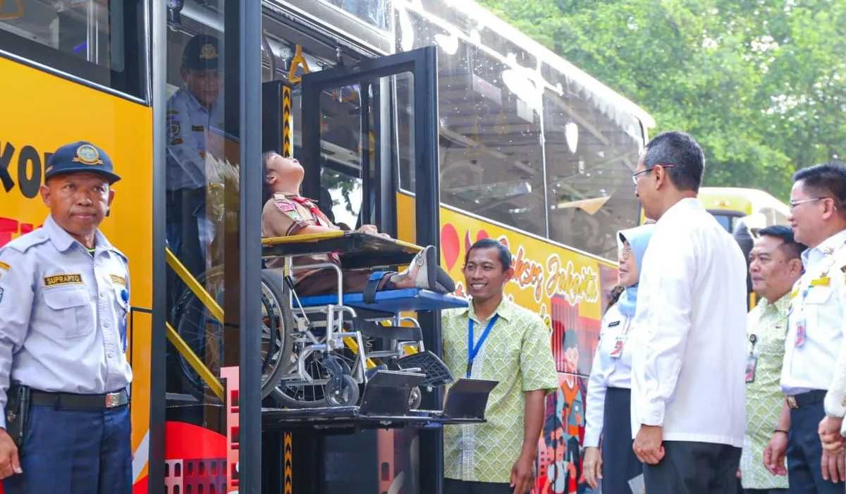 Mengenal Bus Ramah Disabilitas yang Baru Saja Diluncurkan Dishub DKI Jakarta
