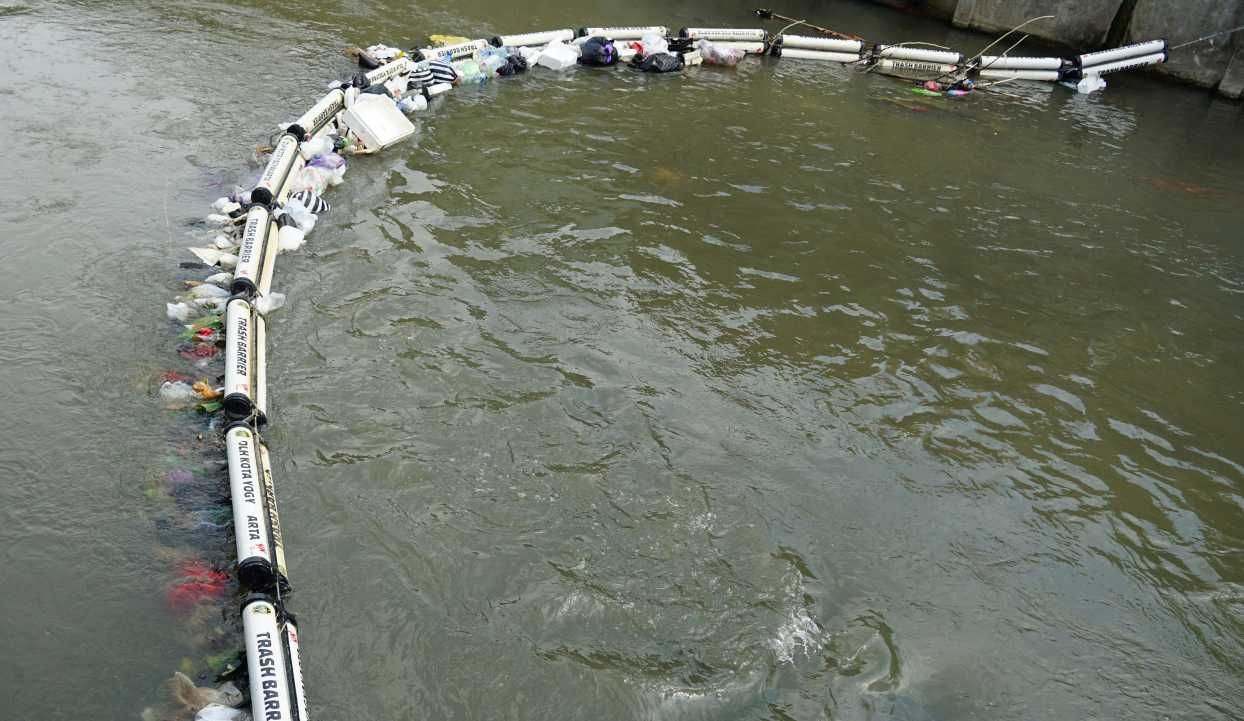 Dinas Lingkungan Hidup Kota Yogyakarta Bakal Tambah Floating Trash Barrier