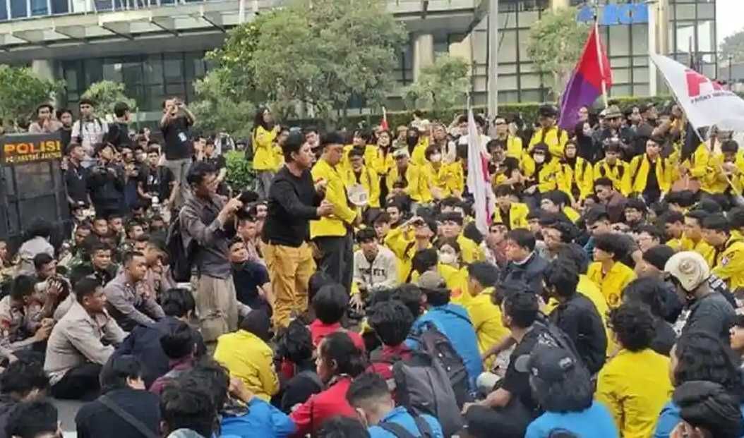 Unjuk Rasa Mahasiswa Memprotes Kebijakan Prabowo-Gibran Berlangsung di Sejumlah Daerah
