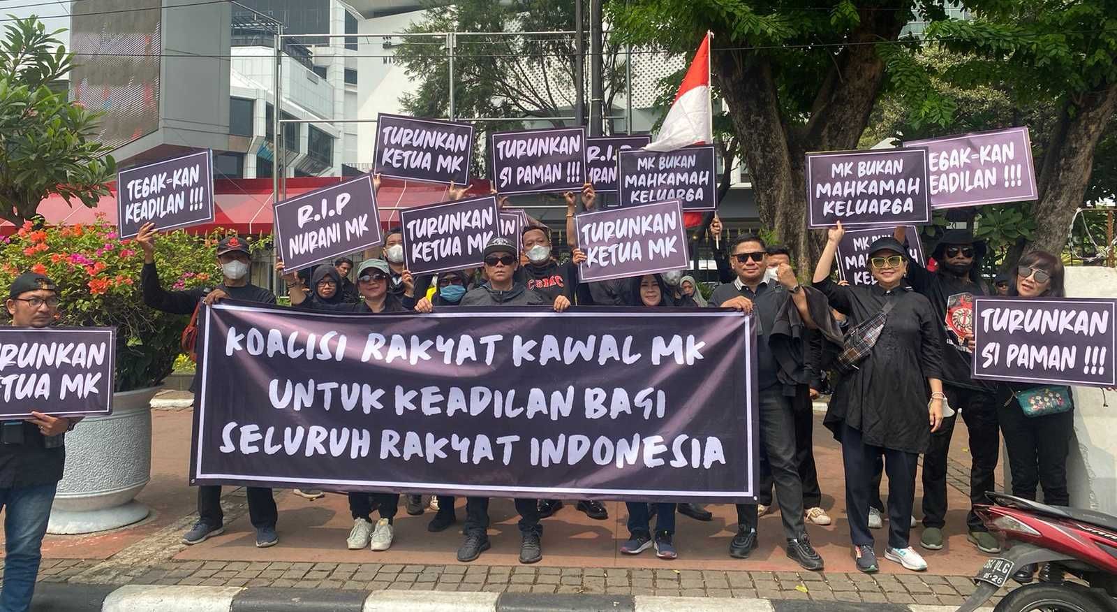 Bermunculan, Gelombang Protes Atas Putusan MK Soal Usia Minimal Capres dan Cawapres