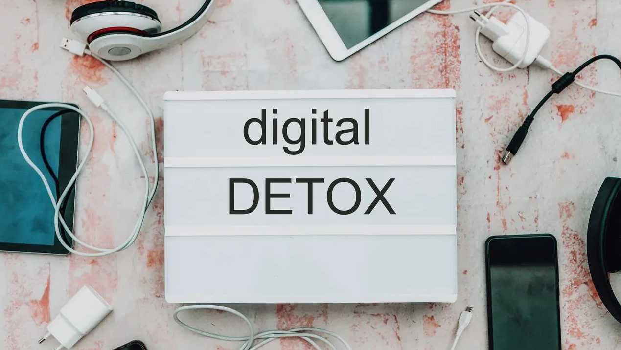 Ingin Detoks Digital di Akhir Tahun? Simak Caranya di Sini