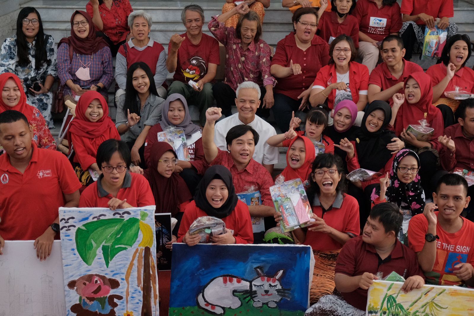 Surat Cinta dari Penyandang Disabilitas Membuat Ganjar Pranowo Terharu