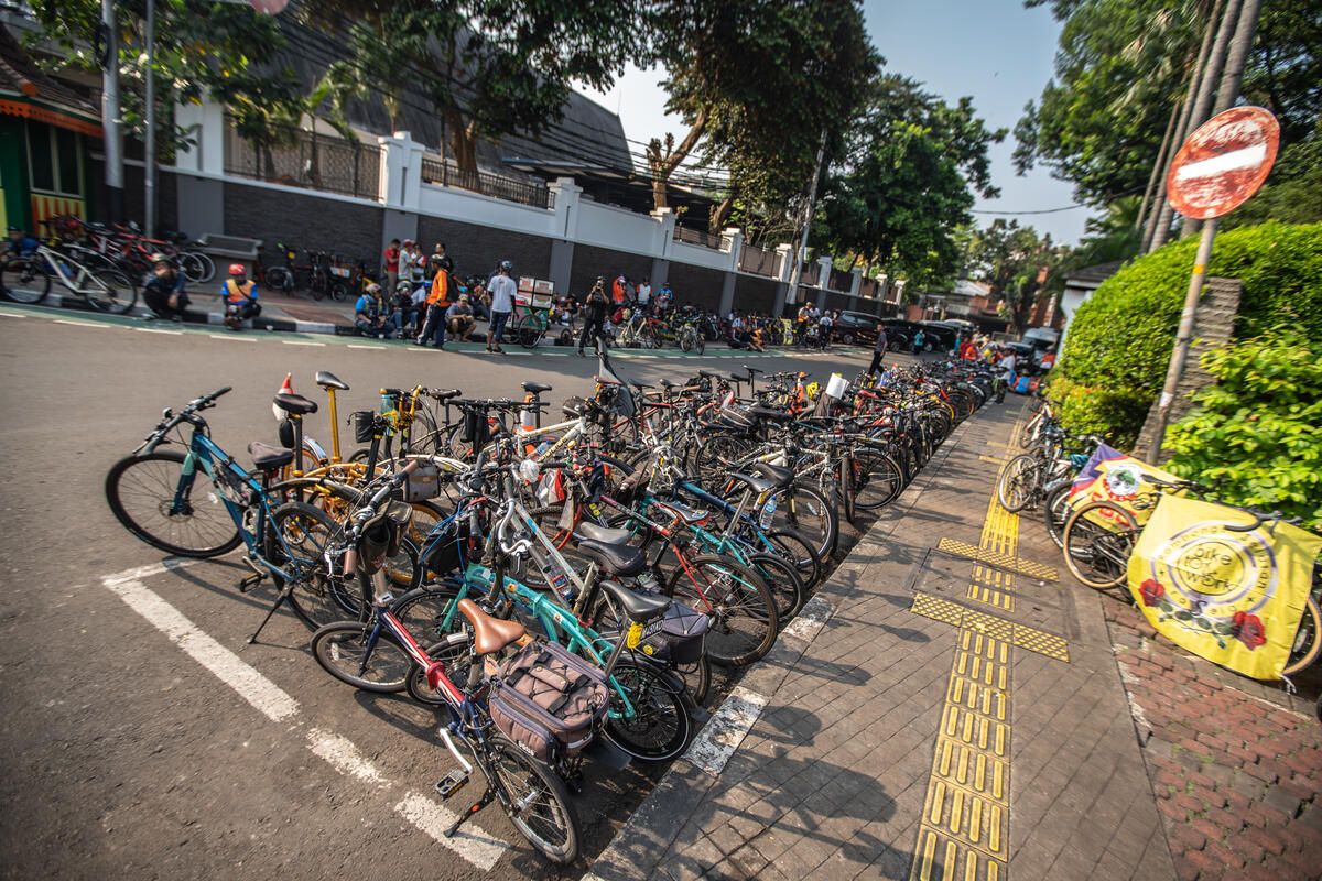 Menilik Kondisi Fasilitas untuk Pejalan Kaki dan Pengguna Sepeda di Kota-kota di Indonesia