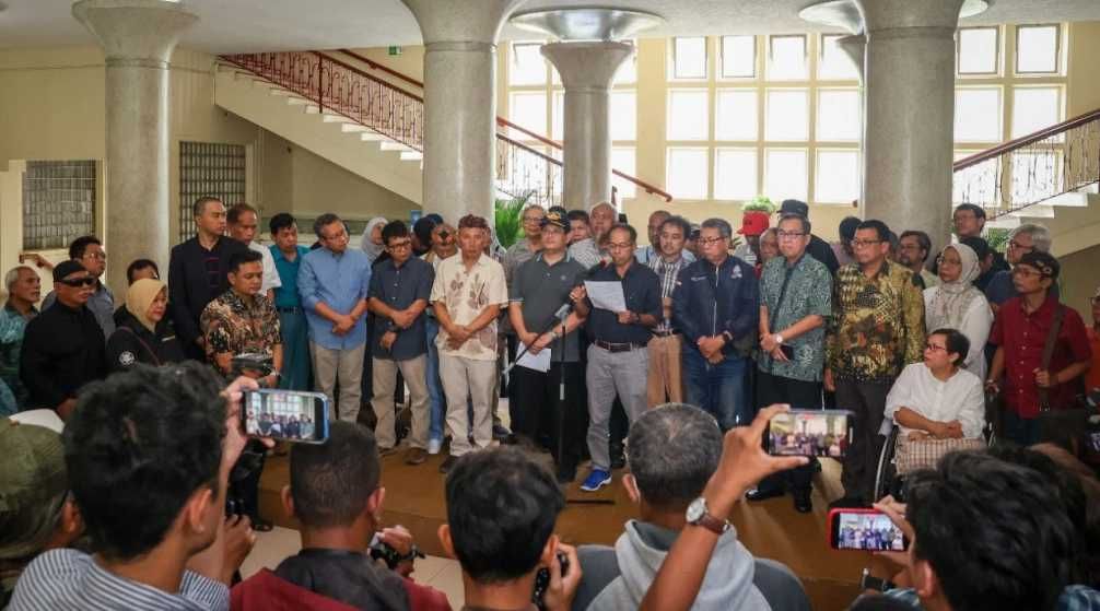 Puisi Di Negeri Ketakutan Dibacakan di Acara Kampus Menggugat