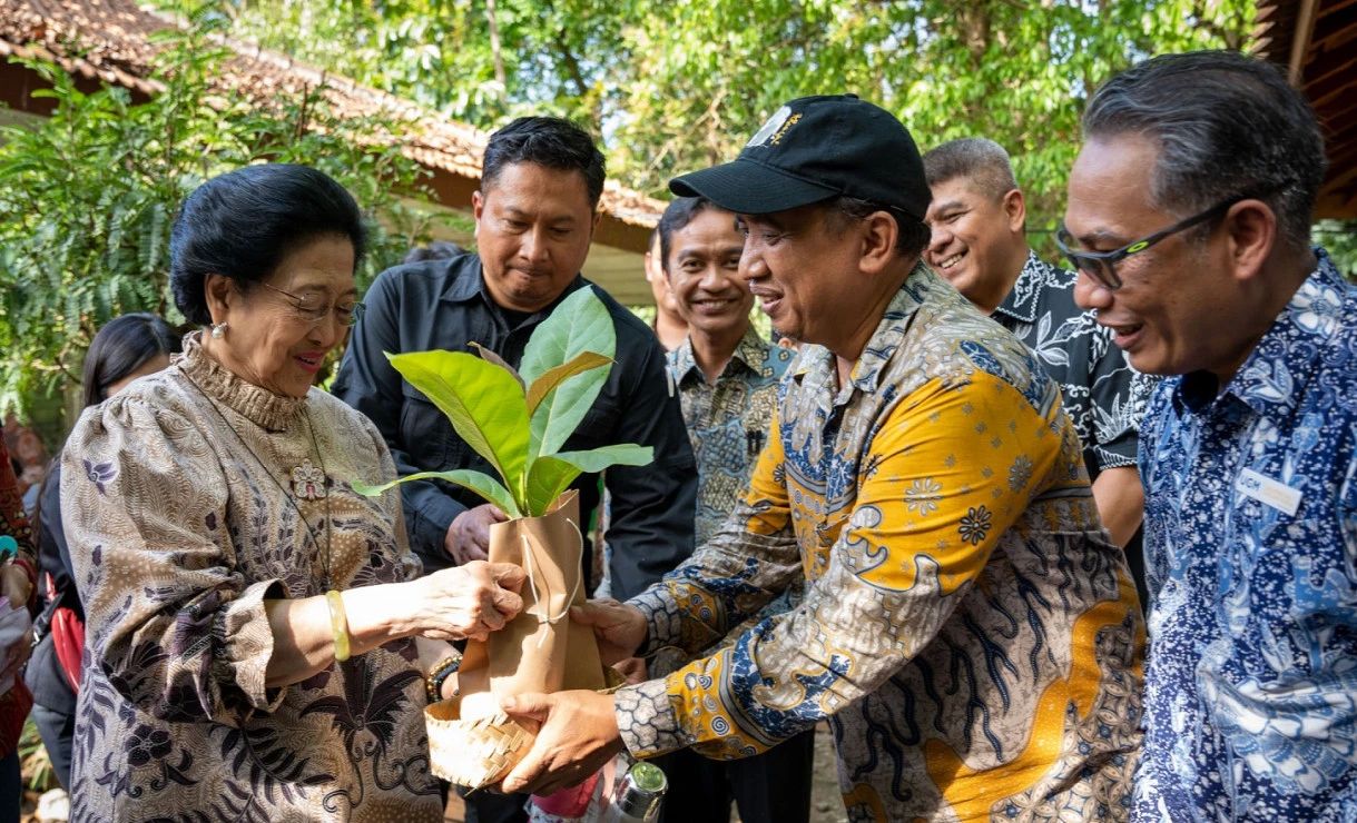 Nostalgia Megawati di Hutan Wanagama dan Pengembangan Jatimega
