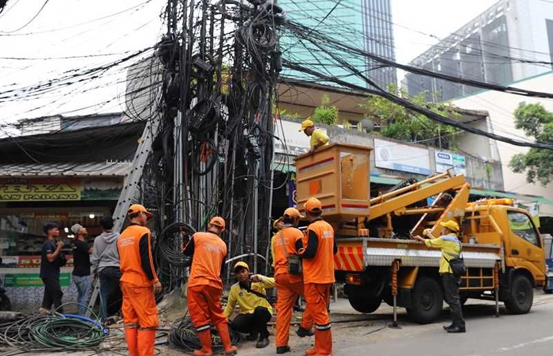 Kabel Semrawut Memakan Korban: Penataan Kabel di DKI Perlu Dipercepat