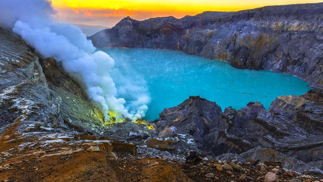 Setelah Dua Bulan Ditutup, Taman Wisata Alam Kawah Ijen Kembali Dibuka Hari Ini