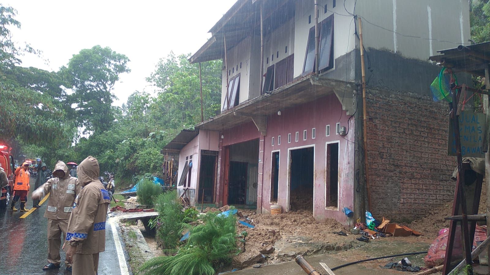 Banjir Bandang di Sukabumi Diduga Dipicu Aktivitas Tambang, DPR Minta Izin Tambang Dievaluasi