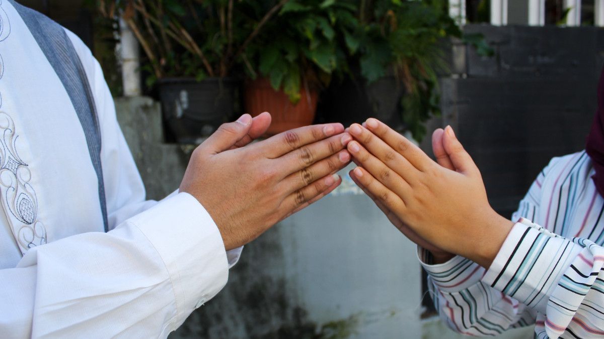 Hindari Pertanyaan Tak Berempati Saat Kumpul Keluarga: Jangan Tanya Kapan Menikah dan Punya Anak